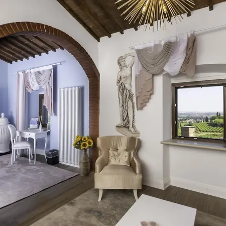 Castrum Wine Relais Hotel *