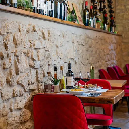 Castrum Wine Relais Отель