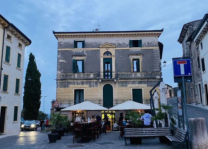 Hotel Castrum Wine Relais *